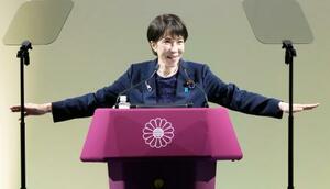 第93回自民党大会で演説する党総裁の高市首相=12日午前、東京都内