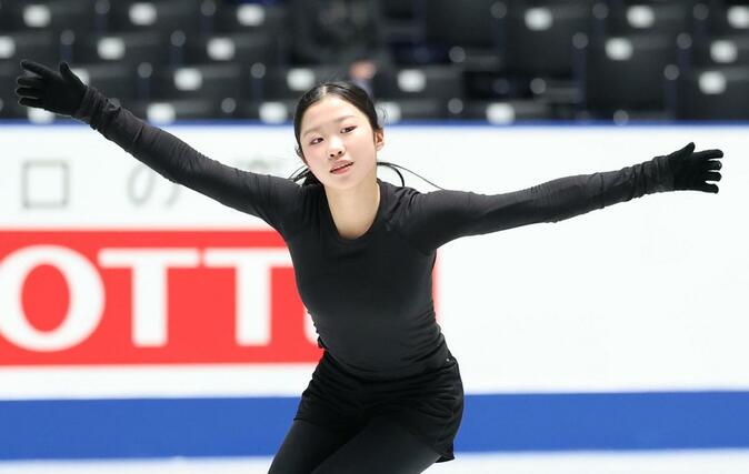 リンクでフリーの練習をする中井亜美＝２０日、国立代々木競技場