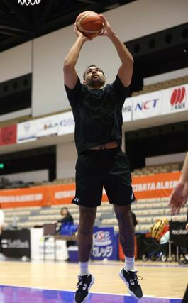 前節終盤に大活躍したパウエル=長岡市