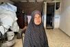 店の倉庫で暮らすハリディヤ・ムハイセンさん=14日、ガザ北部ガザ市(共同)