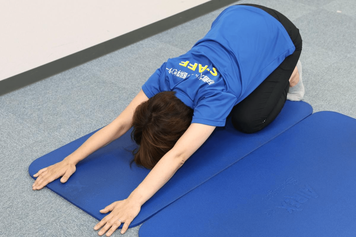 にいがた元気エクササイズ］胸や背中の筋肉ほぐす ながら編