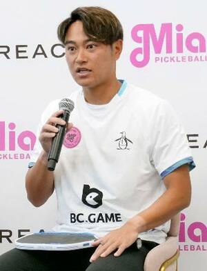 マイアミとの再契約を発表したピックルボールの船水雄太=3日、東京都内