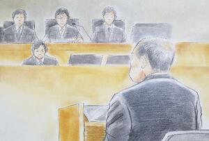 判決理由を聞く桂田精一被告。後列中央は裁判長(代表法廷イラスト)