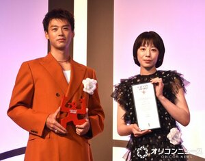 マイベストTV賞グランプリを受賞した(左から)竹内涼真、夏帆 (C)ORICON NewS inc.