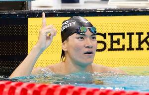 男子400メートル個人メドレー決勝 4分7秒21の大会新で優勝した松下知之=東京アクアティクスセンター