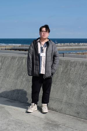 「富岡町3・11を語る会」の宗像涼さん。「人と関わるのが苦手だった。語り部になって、勇気につながる自信を持てた」=2月、福島県富岡町