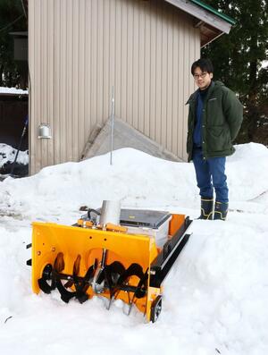 長岡鉄工業青年研究会が開発している屋根の雪下ろしロボット=長岡市来伝