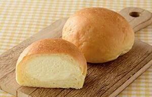 ローソンの「クリームたっぷり!ふわもち冷やしクリームパン(カスタードホイップ)」