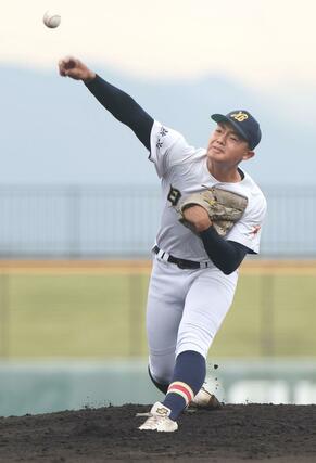 福井商－日本文理　９回を２失点で完投した日本文理の先発・染谷崇史＝高岡西部総合公園野球場