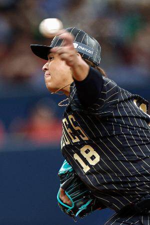 楽天戦に先発し、5回1失点の宮城=京セラドーム