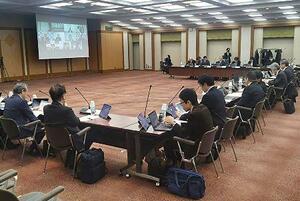 　高齢者医療費の窓口負担見直しについて議論した厚労省の社会保障審議会部会＝４日午前、東京都千代田区