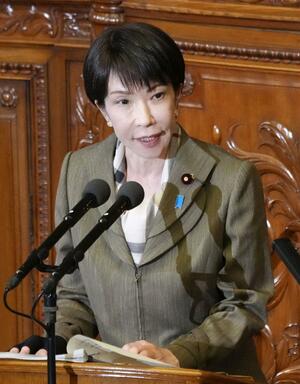 衆院本会議で、中道改革連合の小川代表の代表質問に答弁する高市首相。自民党が圧勝した衆院選後、初の本格論戦が始まった=24日午後