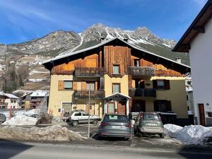 山岳地にある宿泊先のホテル＝イタリア・プラデッレ