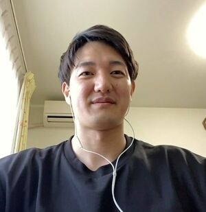 オンライン取材に応じる松井浩亮