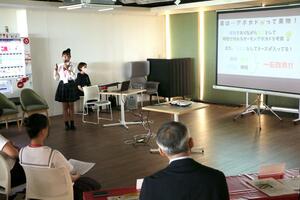 高校生が自慢のレシピを発表し合ったレシピコンテスト=新潟市北区島見町
