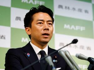 閣議後、記者会見する小泉農相=12日午前、農水省