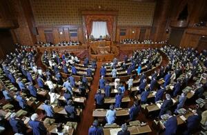 政治資金収支報告書のデータベース化や政治資金監視委員会の設置を含む政治改革関連3法が可決、成立した参院本会議=2024年12月