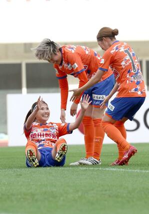 新潟Ｌーちふれ埼玉　後半２６分、ＦＷ滝川結女がシュートを決めて２－０＝ビッグスワン