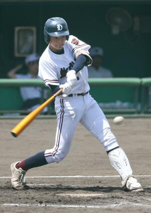 新潟第一－六日町　２回新潟第一、２死二塁、鶴田遥土が適時打。１－６＝７月１９日、長岡市の悠久山球場