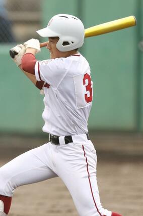 村上桜ケ丘－新潟西　３回村上桜ケ丘２死二塁、渡邉壮汰の内野安打の間に２走が生還し、２－０＝新発田市五十公野