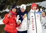 　男子個人ラージヒルで銀メダルを獲得し、笑顔の二階堂蓮。中央は優勝したドメン・プレブツ、右は３位のカツペル・トマシャク＝プレダッツォ（共同）