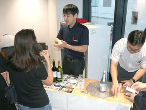 セミナーや商談会を通じて雪室食品の魅力をバイヤーにPRしたイベント=25日、東京・銀座