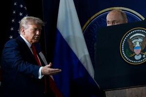 トランプ米大統領=15日、アンカレジ(AP=共同)