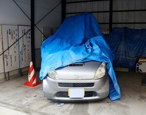 5人が死亡する横転事故を起こした軽乗用車=3日午前9時43分、三重県警名張署