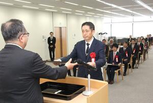 教育分野などで功績を挙げた人を表彰した新潟県教育委員会表彰式=11月26日、新潟市中央区