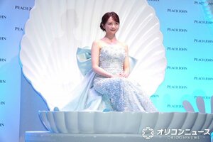 人魚姿で貝殻から登場した森香澄 （C）ORICON NewS inc.
