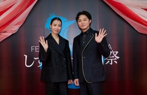 「第1回しずおか映画祭」開幕、ゲストの戸田恵梨香としずおか映画祭実行委員会代表の磯村勇斗