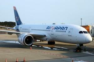 3月で運航を休止するエアージャパンの機体=28日午後、成田空港