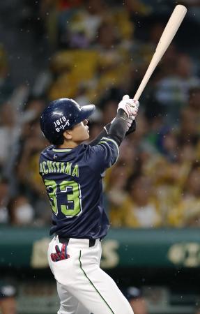 2回ヤクルト2死満塁、内山が左越えに満塁本塁打を放つ=甲子園