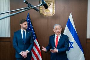 バンス米副大統領(左)とイスラエルのネタニヤフ首相=22日、エルサレム(ゲッティ=共同)