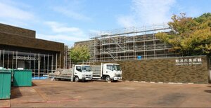 改修工事のため休館中の新潟市美術館=新潟市中央区西大畑町