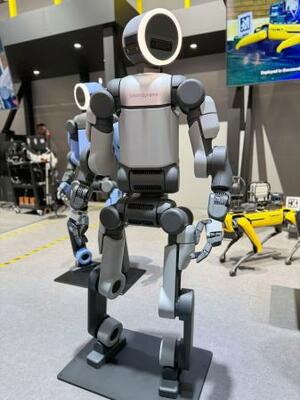 　先端技術の見本市「ＣＥＳ」で展示された米ボストン・ダイナミクスのヒューマノイド＝６日、米ラスベガス（共同）