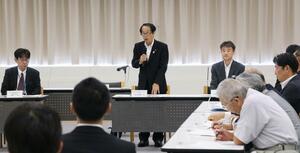 沿岸部に漂着する木造船などに連携して対応することを確認した県沿岸警備協力会連合会の通常総会＝７日、新潟市中央区
