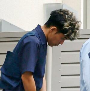 鑑定留置のため神戸・葺合署を出る谷本将志容疑者=8日午前9時15分