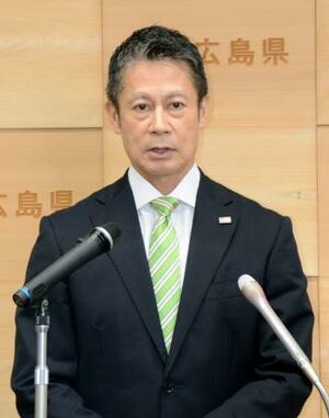 記者会見で知事選に立候補しないことを表明した広島県の湯崎英彦知事=20日午後、県庁