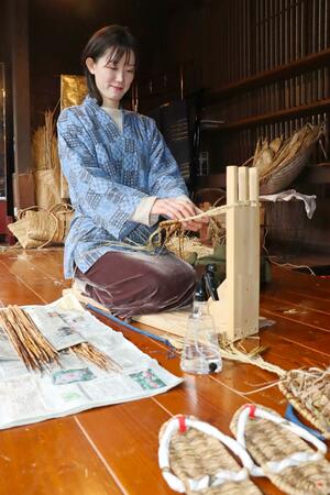 「輪になってやるのが手仕事の楽しさ。私が知っている技術を教えられる人がいたら、一緒に伝統を残したい」と語る井上妙涼さん＝佐渡市の相川地区