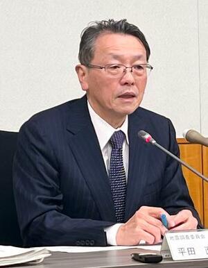 　記者会見する地震調査委員会の平田直委員長＝２５日夜、東京都千代田区