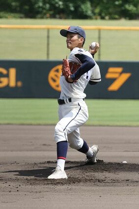 新潟南－万代　先発した新潟南のエース山田侑一朗＝三条市パールスタ