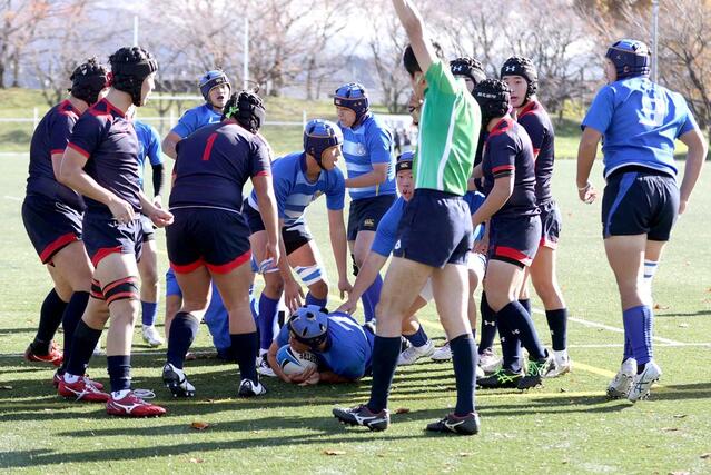 開志国際－北越　前半３分、北越の山下弘馬が先制トライで０－５＝新発田市