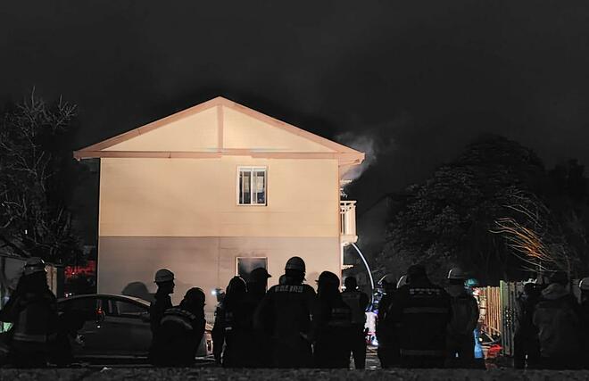 アパートで発生した火災の現場＝１日、新潟市中央区本馬越１