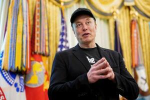 米ホワイトハウスで話すイーロン・マスク氏=5月30日、ワシントン(ロイター=共同)