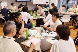 観光・商工の関係者を交えて意見を交わした「やひこ農業村民会議」=弥彦村弥彦