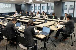 再生医療等安全性確保法の見直しに向けた厚労省の作業部会=1日午後、東京都千代田区
