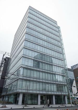 小林製薬の本社が入るビル=3月25日、大阪市中央区
