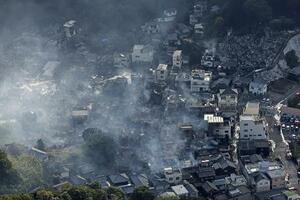 　大分市佐賀関の大規模火災現場＝１９日