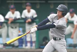 新潟－中越　１回表２死一、二塁　６番渡邊櫂史が適時打を放ち２－０＝新発田市五十公野